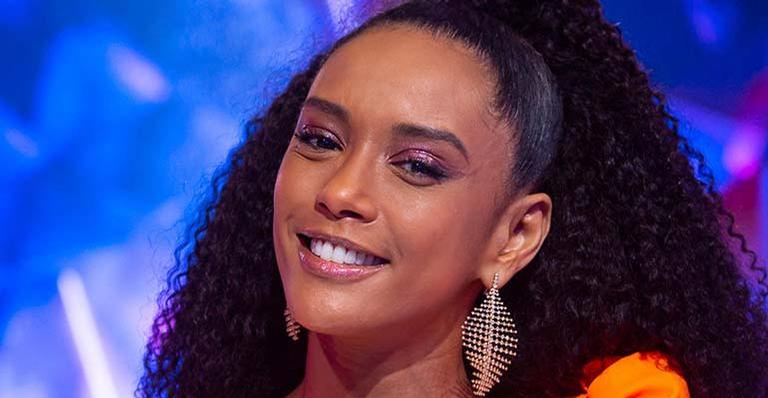 Taís Araújo capricha na produção e esbanja beleza só de blazer