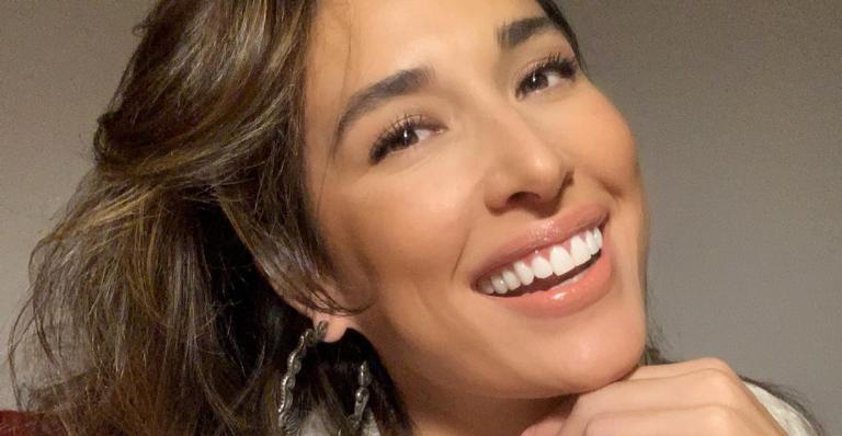 Giselle Itié surge abraçada com o filho e o cachorrinho e encanta web: ”Meus loirinhos e eu”