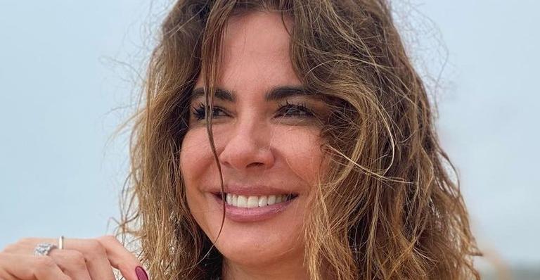 Com biquíni fininho, Luciana Gimenez exibe shape sarado em praia paradisíaca: ”Que corpo é esse?”