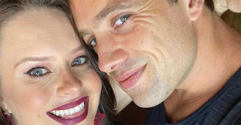 Mari Bridi surge tomando chimarrão ao lado do marido, Rafael Cardoso: ”Bem feliz”
