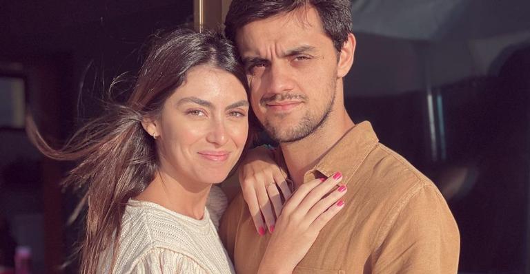 Mariana Uhlmann reflete sobre fofocas com Felipe Simas: ”O que sai edifica ou magoa?”