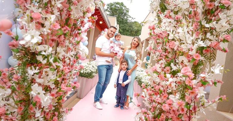 Com festa intimista, Natália Toscano e Zé Neto celebram um ano da filha, Angelina
