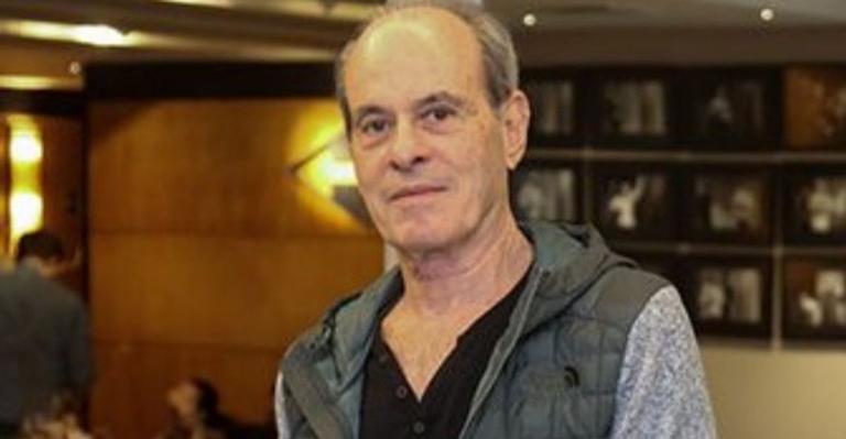 Imunizado! Ney Matogrosso recebe segunda dose da vacina contra Covid-19