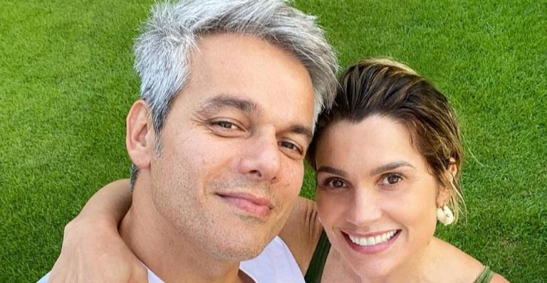 Otaviano Costa faz clique ousado de Flávia Alessandra na cama só de camiseta e calcinha fio dental