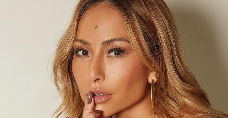 Sabrina Sato surge deslumbrante de biquíni e ostenta corpaço escultural: ”Um corpo é um corpo”