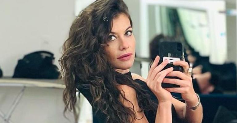 Alinne Moraes encanta a web ao protagonizar clique fofo com o filho, Pedro