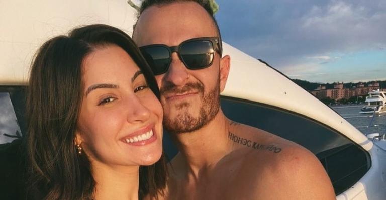 Bianca Andrade flagra Fred de chamego com Cris enquanto abraça sua barriga