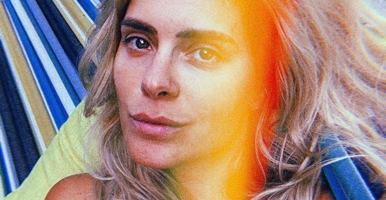 Carolina Dieckmann impressiona a web ao posar de biquíni em sequência de cliques artísticos