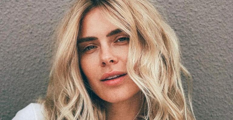 Carolina Dieckmann arranca suspiros da web ao exibir corpão escultural: ”Exagero de lindeza…”