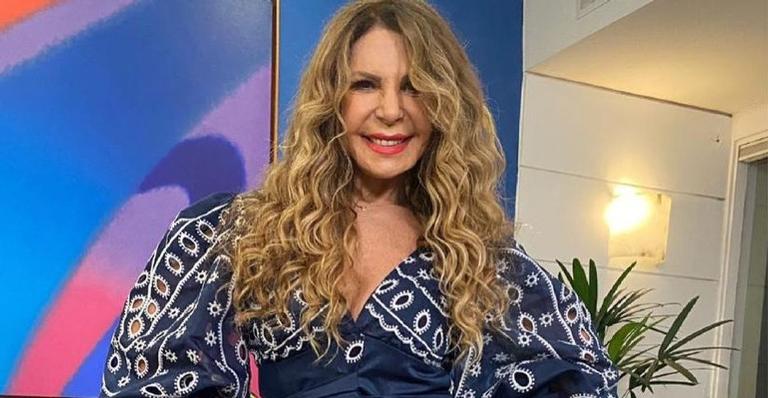 Aos 69 anos, Elba Ramalho mostra seu look do dia e arranca elogios