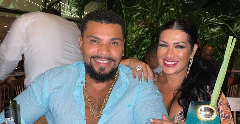Em Cancún, Ellen Cardoso e Naldo Benny renovam os votos de casamento