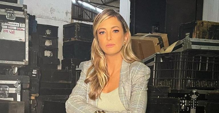 Ticiane Pinheiro posa com look lilás e internautas rasgam elogios: ”Linda como sempre”