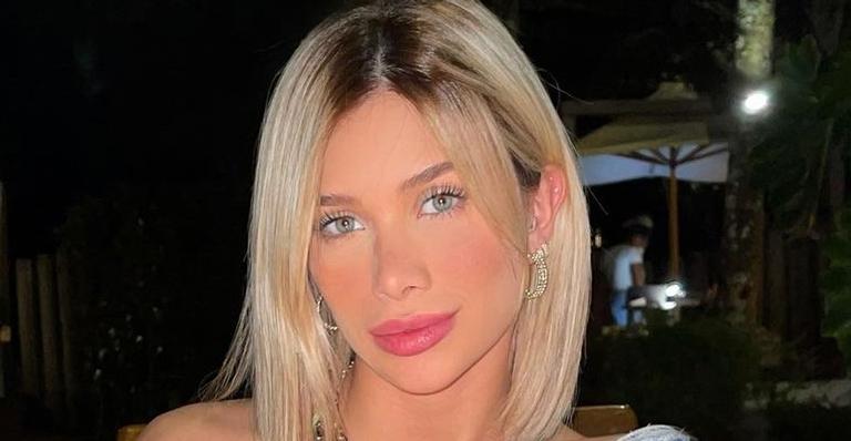 Flavia Pavanelli surge deslumbrante com biquíni cavado e para tudo com corpão: ”Obra de arte”