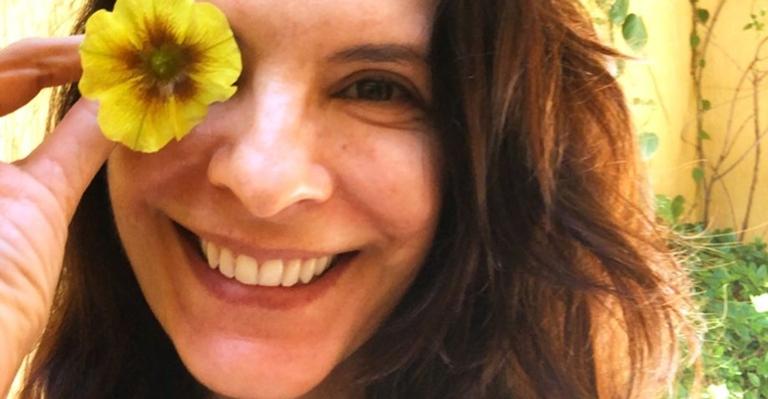 Após completar 55 anos, Helena Ranaldi agradece mensagens de carinho: ”Nunca me senti tão feliz”