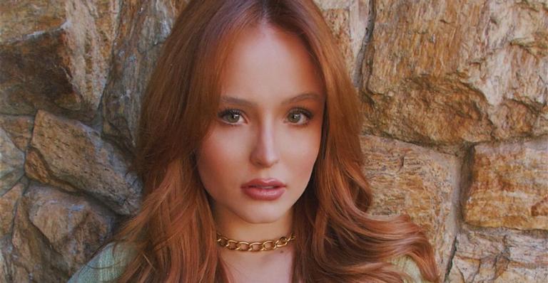 Larissa Manoela surge fazendo treino pesado na sala de casa: ”Tá pago!”