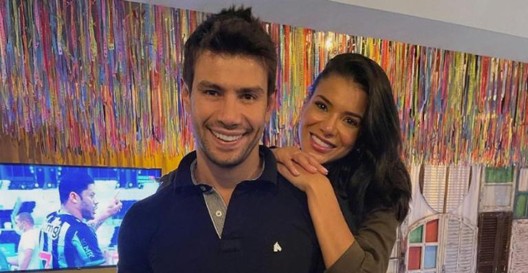 Mariano e Jake Oliveira surgem juntinhos nos bastidores do ‘The Noite’: ”Na correria por aqui”