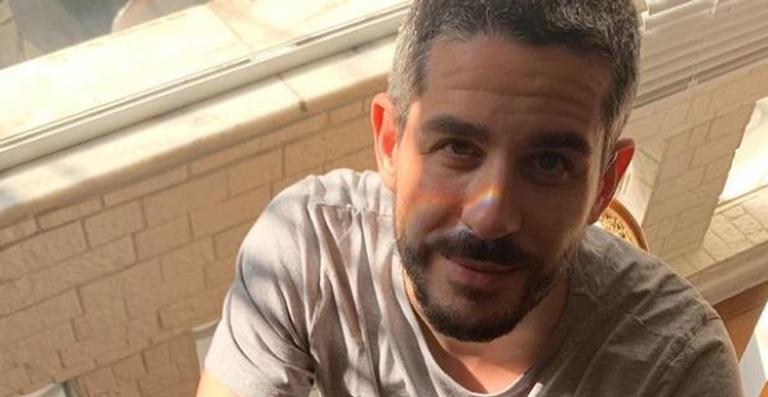 Pedro Neschling é vacinado contra Covid-19 e dispara contra governo federal