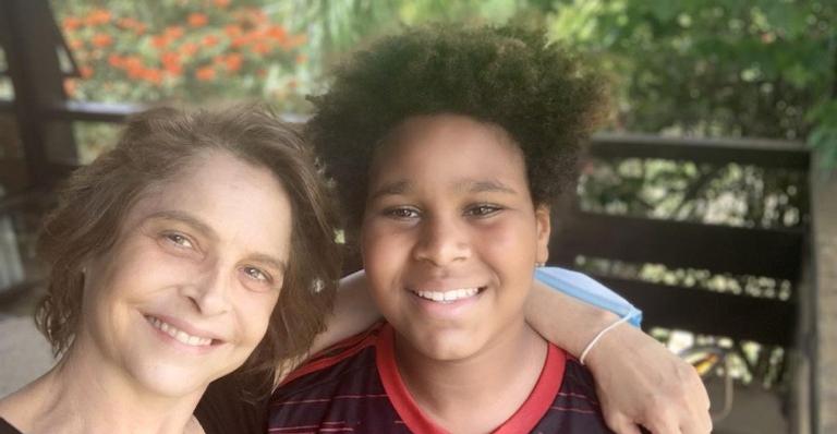 Drica Moraes surge coladinha com Mateus e faz declaração: ”Que bom que meu filho me adotou”