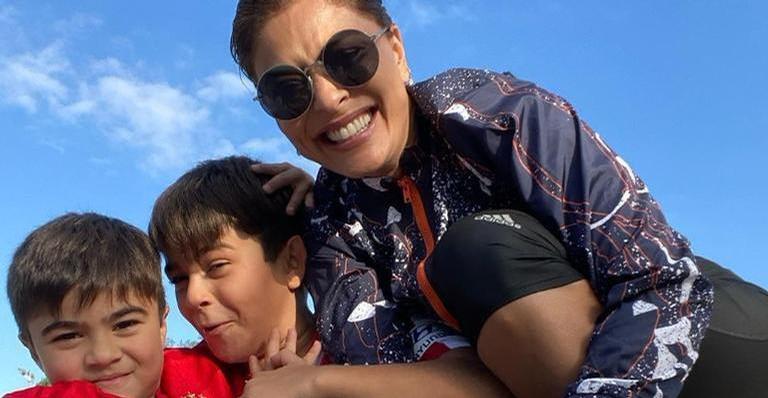 Juliana Paes aproveita a companhia de filho caçula, Antônio, e encanta a web