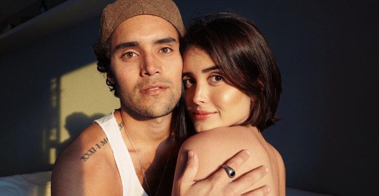 Letícia Almeida ousa no clique com o marido, Bruno Daltro, e fãs elogiam: ”Perfeitos”