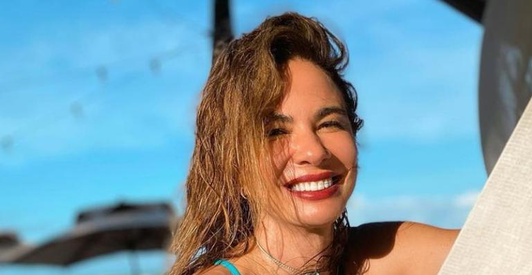 Luciana Gimenez recebe elogios ao surgir com belo vestido amarelo nas redes: ”Minha cor da sorte”