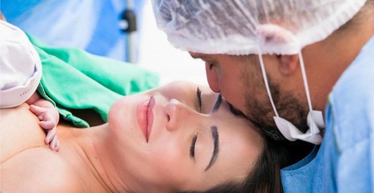 Nasce Sara, primeira filha de Jorge, da dupla com Mateus, e Rachel Boscatti