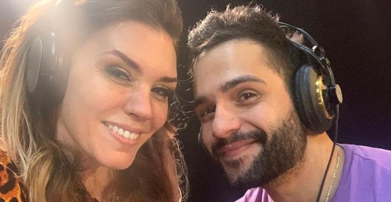 Simony exibe obra de arte feita em homenagem ao seu relacionamento: ”O amor em tela”