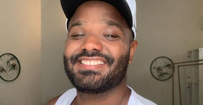 Arlindinho, filho de Arlindo Cruz, é vacinado contra Covid-19 e brinca sobre medo de agulha
