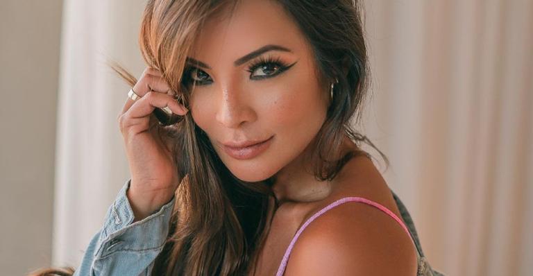 Carol Nakamura resgata cliques de apresentação no teatro e confessa saudades dos palcos