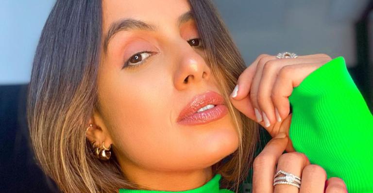 Carol Peixinho aproveita dia em casa só de lingerie: ”De volta à realidade”