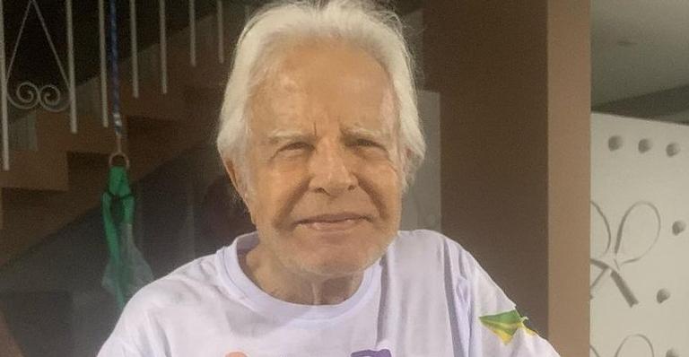 Cid Moreira relembra época que jogava tênis: ”Tenho ótimas lembranças”