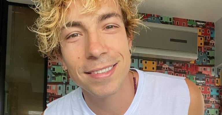 Di Ferrero resgata vídeo carinhoso com fãs nos bastidores de show: ”Saudade da aglomeração”