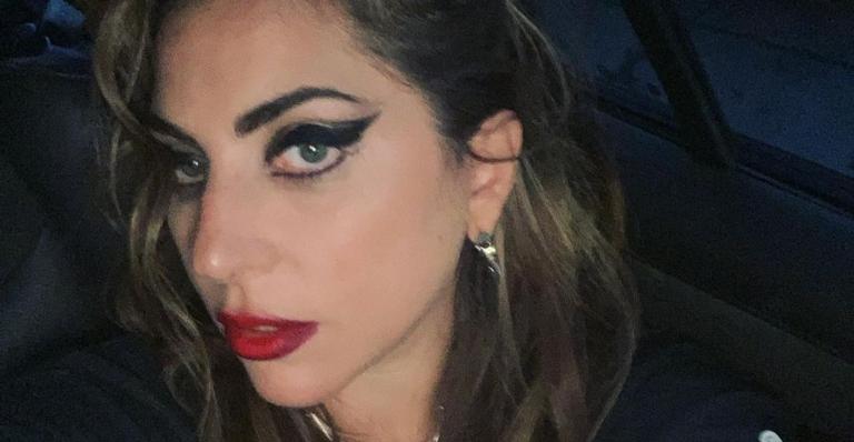 De biquíni, Lady Gaga exibe bumbum poderoso e impressiona com curvas esculturais: ”Rainha”