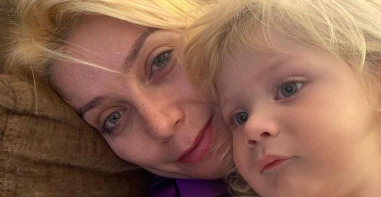 Luiza Possi derrete completamente a web ao publicar registro do filho