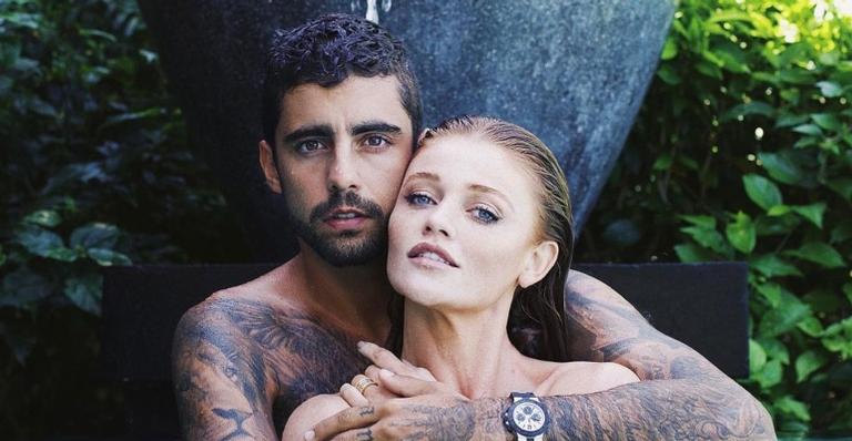 Pedro Scooby exibe cliques românticos com Cintia Dicker e se declara: ”Saudades”