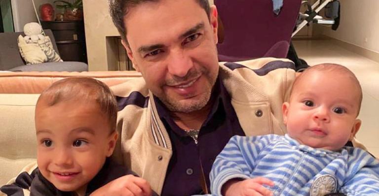 Zezé Di Camargo compartilha cliques perfeitos com os netos, Joaquim e Julia
