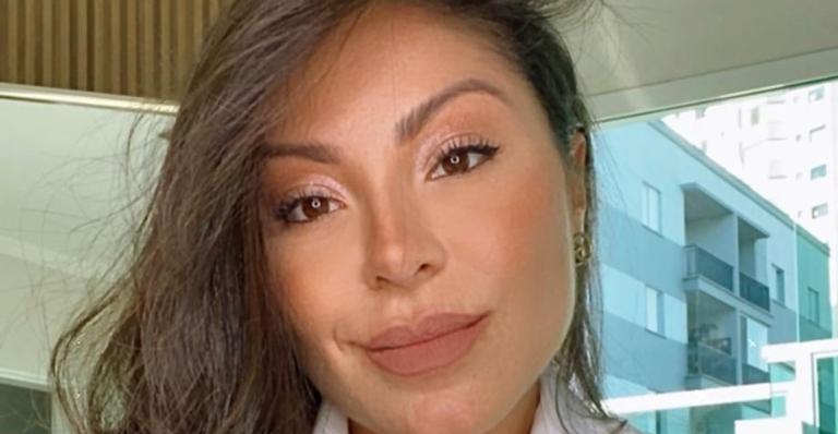 Andressa Ferreira surge belíssima em ensaio com body decotadíssimo transparente: ”Sensacional!”