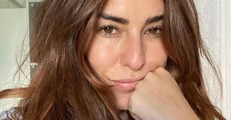 Fernanda Paes Leme mostra seu cabelão em clique e brinca: ”Achou que era o Vitão?”