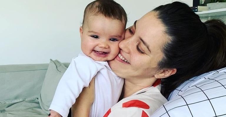 Nathalia Dill encanta ao comemorar cinco meses da filha, Eva: ”Gostosura”