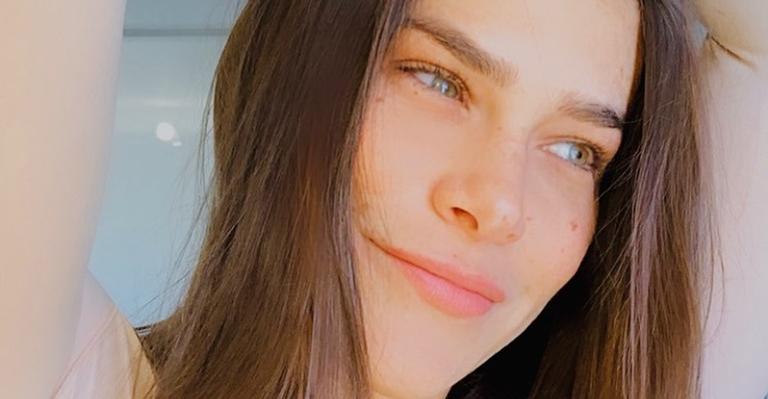 Priscila Fantin posta clique na cama e chama atenção na web: ”É muito linda”