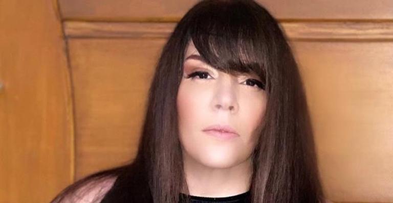 Simony arranca elogios da web ao surgir com maiô estiloso nas redes: ”Deusa!”
