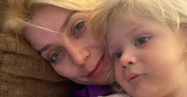 Luiza Possi relembra filho recém-nascido e encanta web: ”Meu anjo”
