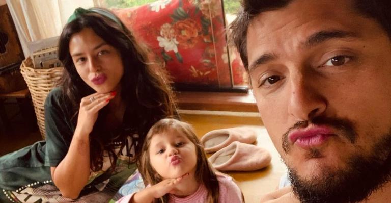 Yanna Lavigne curte momento em família e divide clique com a web: ”Plena sintonia”