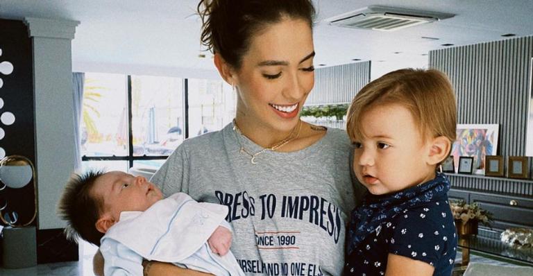 Gabi Brandt rebate críticas sobre beijar a boca dos filhos: ”Não gostou? Me coloca no paredão”