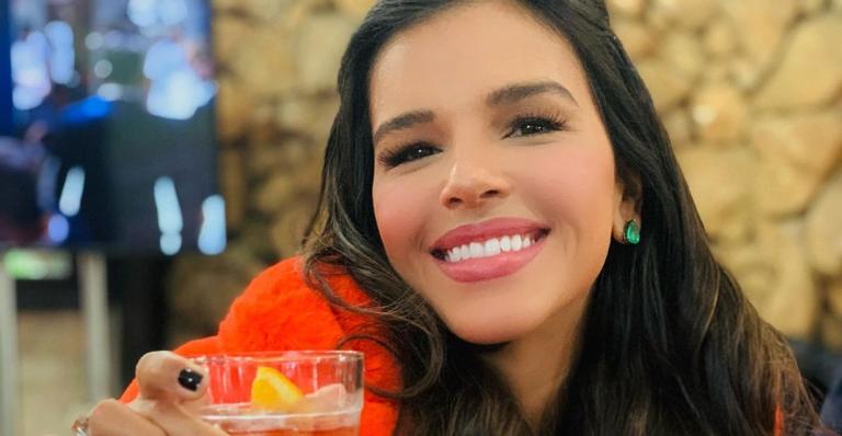Mariana Rios surge em vista paradisíaca e arranca elogios dos fãs: ”Maravilhosa”