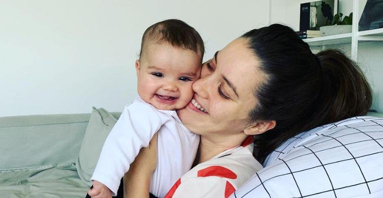 Nathalia Dill celebra cinco meses da filha, Eva, e fãs se apaixonam: ”Que boneca”