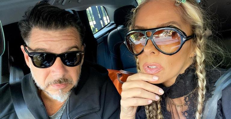 Adriane Galisteu e o marido, Alexandre Iódice surgem coladinhos em clima de romance: “Amo de paixão!”