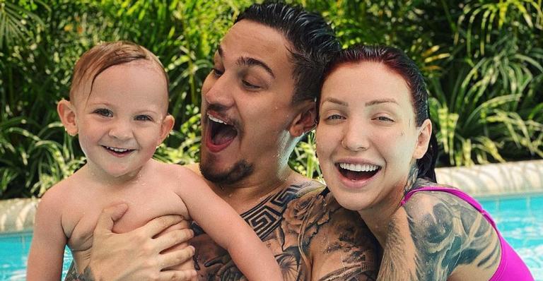 Christian Figueiredo se declara para a esposa, Zoo, e o filho, Gael: ”Amo vocês”