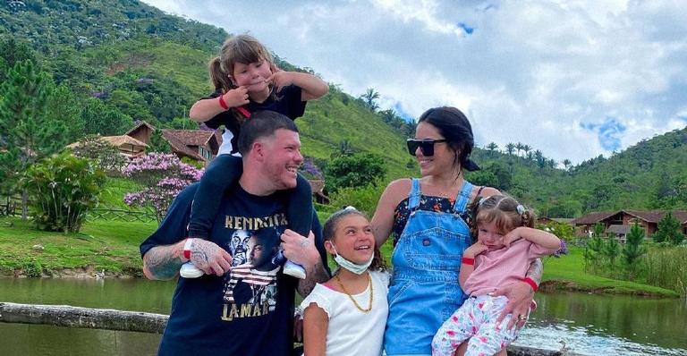 Ferrugem abre álbum de fotos de passeio em família e encanta a web