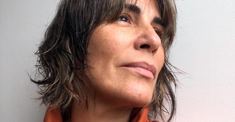 Em clique raro, Gloria Pires aproveita o dia em casa com os filhos mais novos: ”Chamego bom”